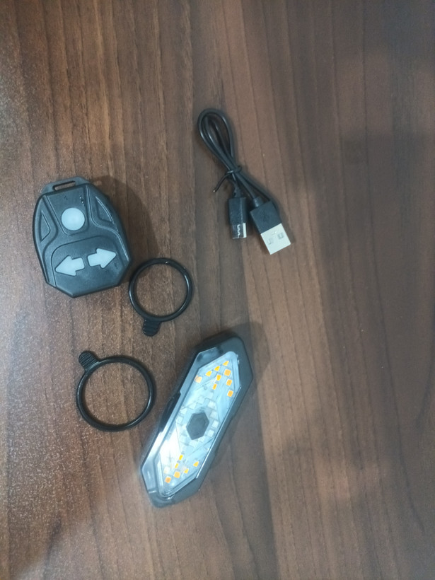 چراغ راهنما دوچرخه بلوتوثی